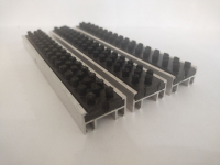 Грязезащитная алюминиевая решетка" ЕuroLux-ECO Light" без шумоизоляции, вставка "Щётка" высота изделия 18 мм, толщина профиля 1,0 мм  - gkeurolux.ru - Екатеринбург