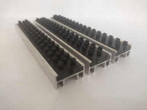 Грязезащитная алюминиевая решетка" ЕuroLux-ECO Light" без шумоизоляции, вставка "Щётка" высота изделия 18 мм, толщина профиля 1,0 мм  - gkeurolux.ru - Екатеринбург