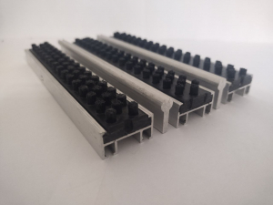 Грязезащитная алюминиевая решетка" ЕuroLux-ECO Light" без шумоизоляции, вставка "Щётка+Скребок" высота изделия 18 мм, толщина профиля 1,0 мм  - gkeurolux.ru - Екатеринбург