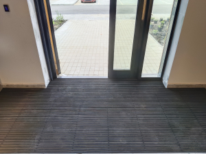 Грязезащитная алюминиевая решетка" ЕuroLux-St", вставка "Резина",   Высота изделия 18 мм, толщина профиля 1,2мм			 - gkeurolux.ru - Екатеринбург