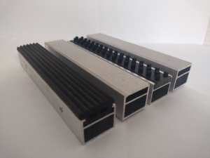 Грязезащитная алюминиевая решетка" ЕuroLux-SG ", вставка " Резина+ЕвроСкребок+Щётка+ЕвроСкребок",  Высота изделия 28 мм с шумоизоляцией, толщина профиля 1,3 мм - gkeurolux.ru - Екатеринбург