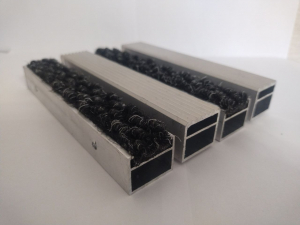 Грязезащитная алюминиевая решетка" ЕuroLux-SG ", вставка " Ворс+ЕвроСкребок",  Высота изделия 28 мм с шумоизоляцией, толщина профиля 1,3 мм - gkeurolux.ru - Екатеринбург