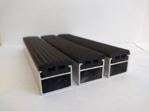 Грязезащитная алюминиевая решетка" ЕuroLux-SG ", вставка " Резина",  Высота изделия 28 мм с шумоизоляцией, толщина профиля 1,3 мм  - gkeurolux.ru - Екатеринбург