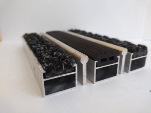 Грязезащитная алюминиевая решетка" ЕuroLux-SG ", вставка " Резина+Скребок+Ворс",  Высота изделия 28 мм с шумоизоляцией, толщина профиля 1,3 мм - gkeurolux.ru - Екатеринбург